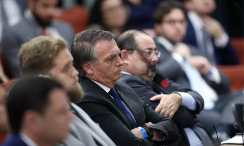 Tensão e Calma: A Postura de Bolsonaro no Interrogatório de Mauro Cid no STF